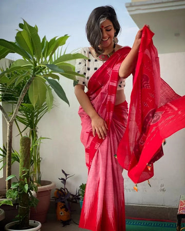 Indian Wedding Splendor: Fashionable Indian Wedding Designer Sarees with Blouse