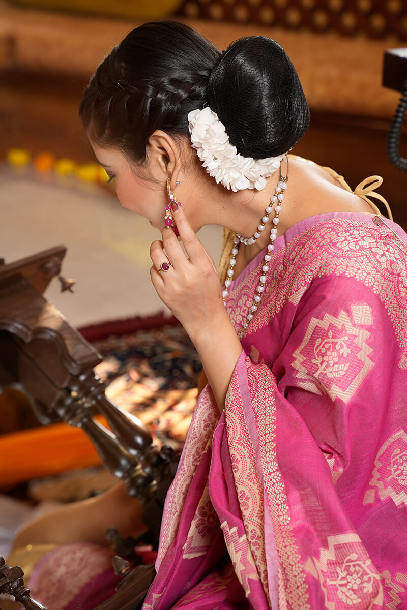 Ideal Dark Pink Linen Silk Saree With Efflorescence Blouse Piece