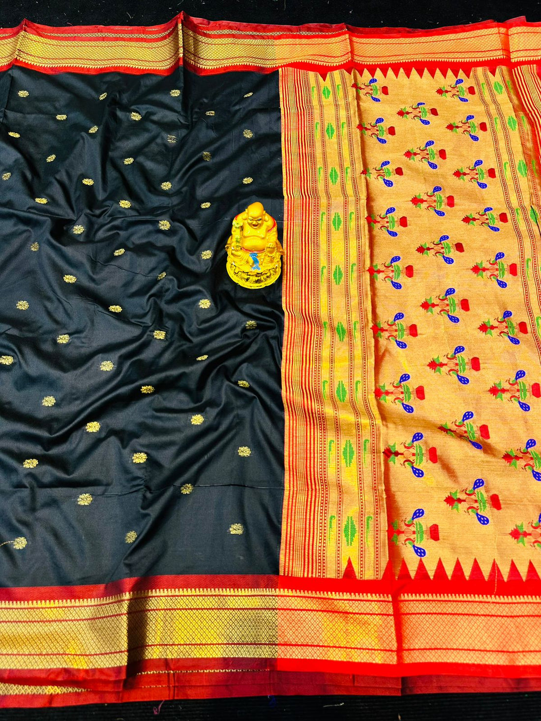 Marvellous Black Paithani Silk Saree With Flattering Blouse Piece