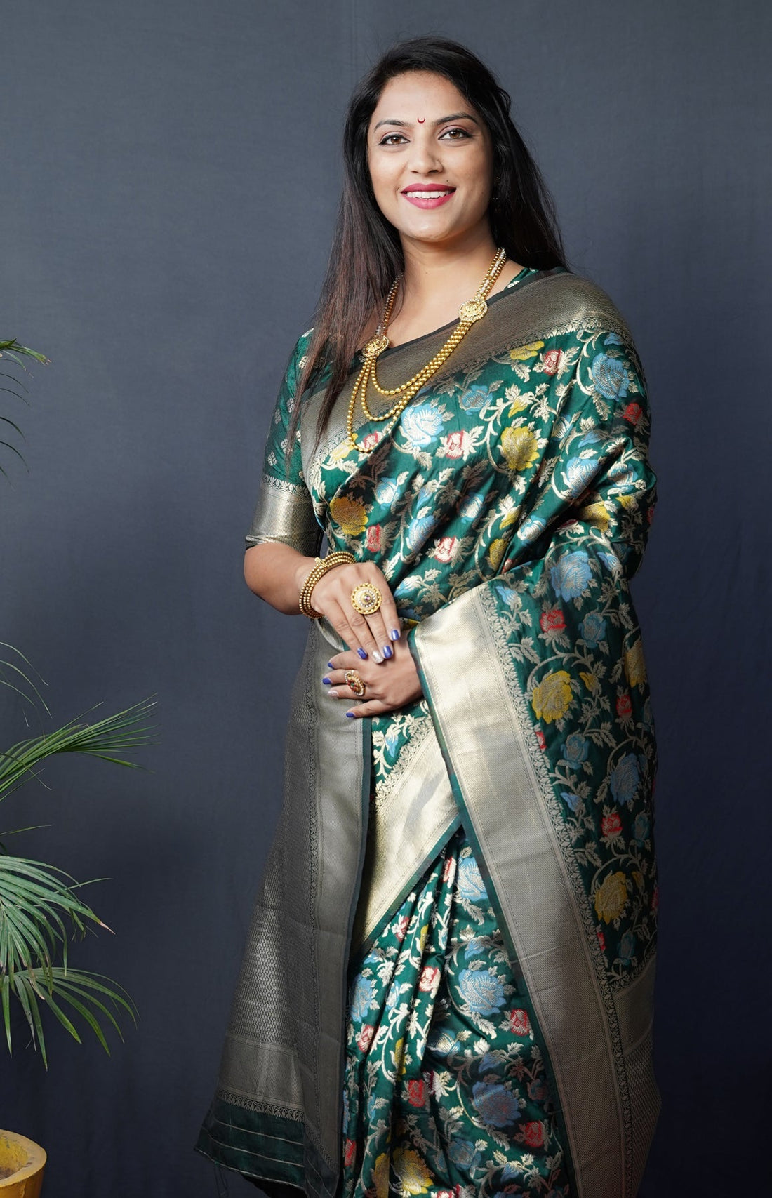 catching Dark Green Kanjivaram Silk With Refreshing Blouse Piece