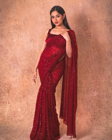 Trending Ethnic Fashion: New Designer Sarees With Blouse