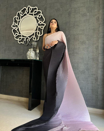 Stunning Partywear: Amazing Sarees With Blouse for Party Lovers