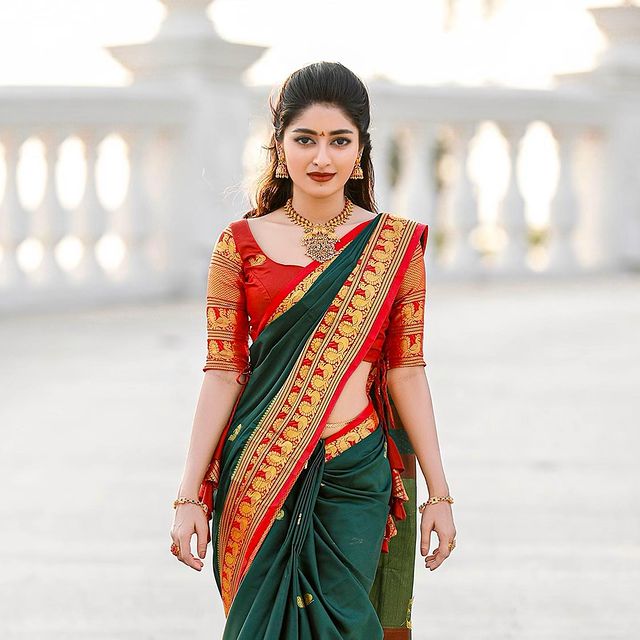 Profuse Green Soft Silk Saree With Incomparable Blouse Piece